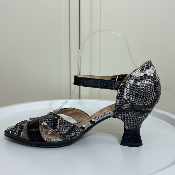 *Rock bottom price!* L'Artiste Spring Step Snake Print Sandal Size 9.5-10 EU 41 - Picture 8 of 11